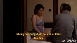 Cô giáo trẻ non nớt bị học trò trả bài tập thể