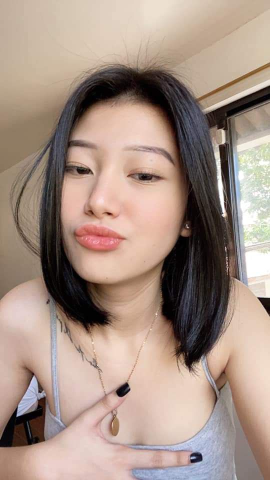 Bố dượng nắm thóp được bí mật cô con gái thường khoe dương vật nơi công cộng