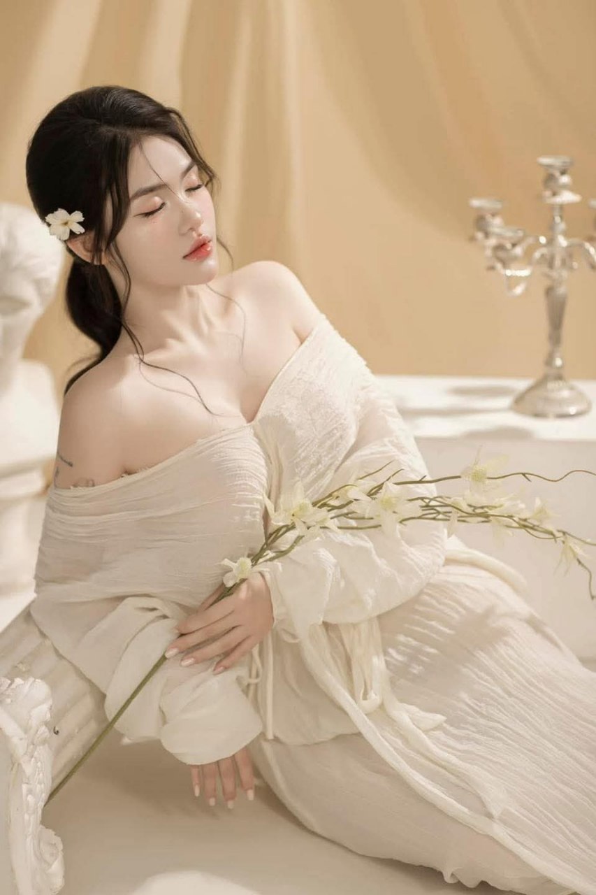 Co hai chân ép âm đạo cho anh xuất vào trong