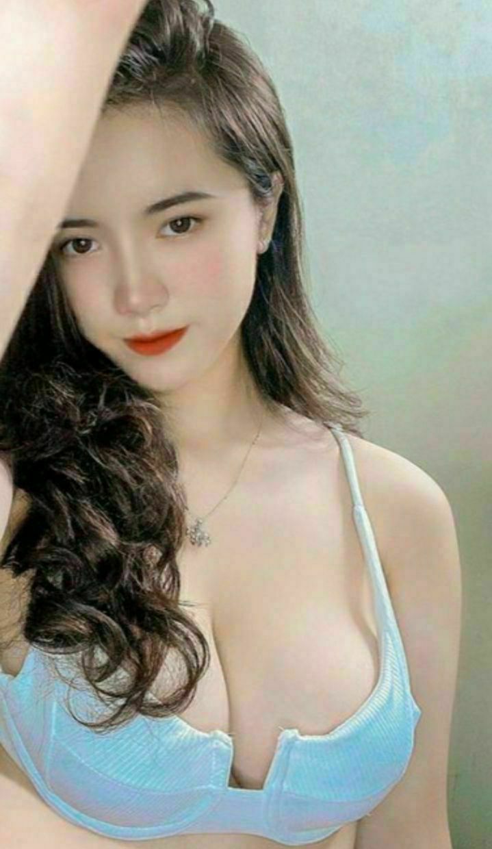 Ồ, bạn thậm chí không thể đợi để được về nhà sao? Bạn gái tôi ép tôi quan hệ với cô ấy trong rừng.